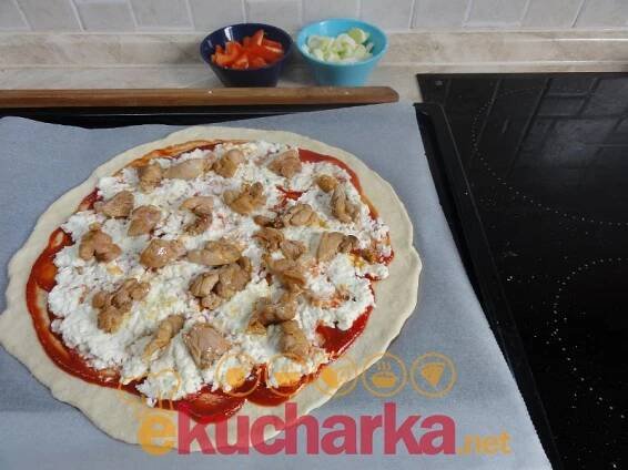 Pizza s kuřecím masem a mozzarelou video recept | Videokuchařka.cz