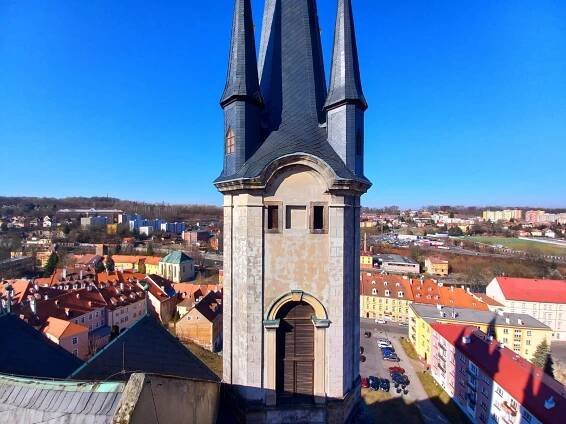 FOTO: Tohle je pohled k nezaplacení. Rozhlédněte se z jižní věže kostela v Chebu