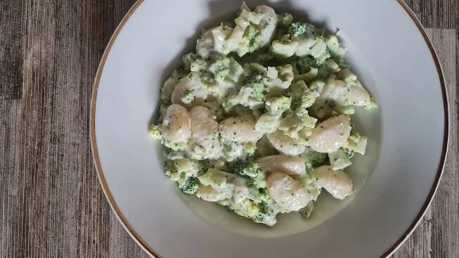 Gnocchi s brokolicí, nivou a zakysanou smetanou