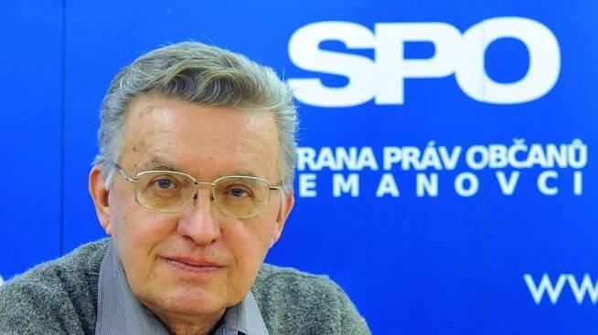 Zemřel Eduard Zeman, exministr školství a zakladatel zemanovců