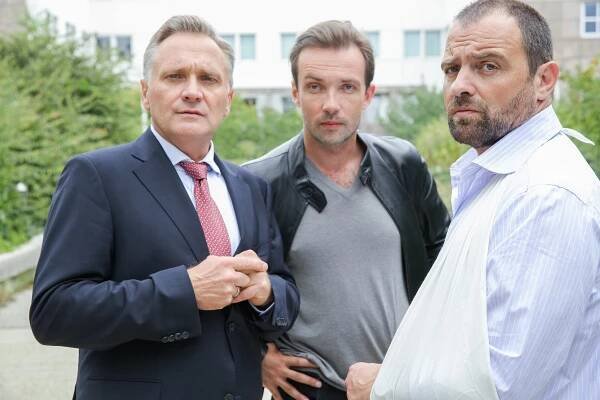 Vorstadtweiber - Jagdgesellschaft (S01E09) (2015)