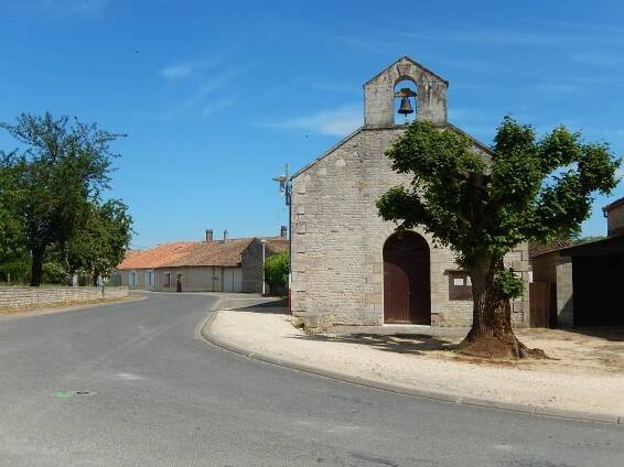 Súbor:FR 79 Loubigné - Église Saint-Pierre - 01.jpg