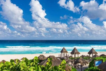 Pláž Playa Delfines u Cancúnu