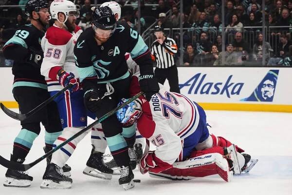 Brankáři Mrázek a Vejmelka slavili v NHL se svými týmy vítězství