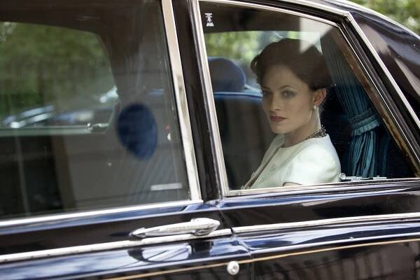 Sherlock - Série 2 - Z filmu - Lara Pulver