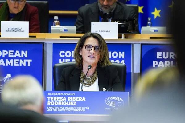 Teresa Ribera na grilu. Padaly dotazy k jaderné energii, Green Dealu i stavu právního státu ve Španělsku