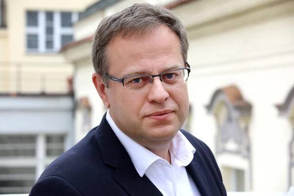 Moderátor Moravec povede centrum proti dezinformacím