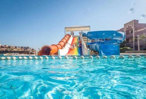 Bazén v ubytování Sunny Days El Palacio Resort & Spa nebo v jeho okolí