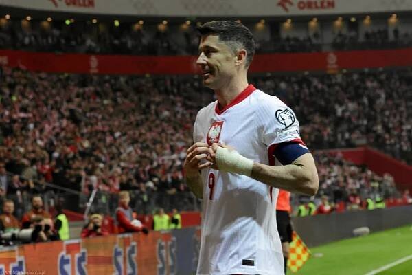 Lewandowski stracił opaskę kapitana. "Bogu nie można zabrać tego, co boskie"