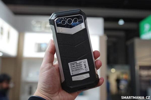 Smartphone s největší baterií na světě. Doogee V Max láká na 22000 mAh
