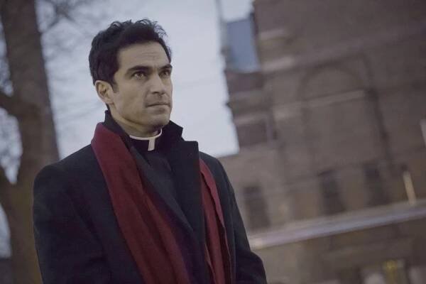Exorcista - Kapitola první: Ať mé volání až k tobě dospěje - Z filmu - Alfonso Herrera