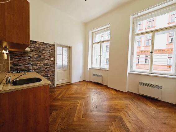 Pronájem bytu 1+1, Husitská, Praha - Žižkov | Šerák - reality
