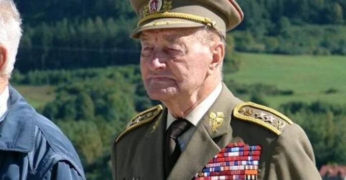 Zasloužil si komunistický generál pohřeb s poctami?