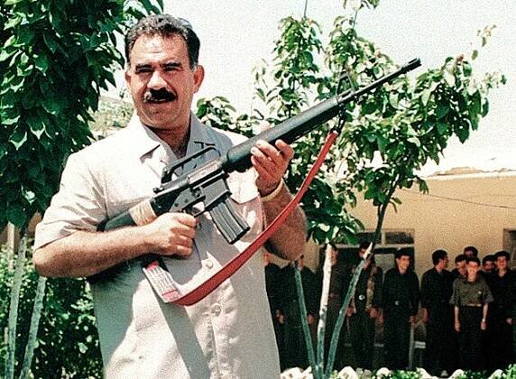 Složte zbraně. Vězněný vůdce Öcalan vyzval ke konci Strany kurdských pracujících