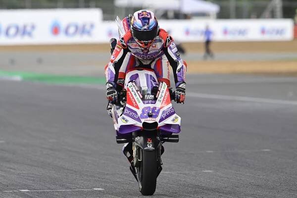 Král sprintů Martín popáté za sebou ovládl sobotní závod MotoGP, v Thajsku stáhl náskok lídra Bagnai na 18 bodů - Ruik.cz