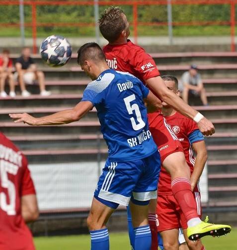 OBRAZEM: Uničov si vyšlápl na Třinec. Dvakrát pálil Komenda