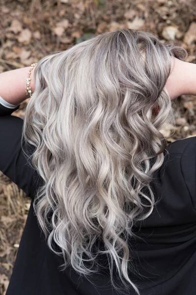 *unsere Kreationen* weil wir Blond lieben haben wir uns darauf spezialisiert auf schöne Blondtöne gern kühl bis grau aschblond