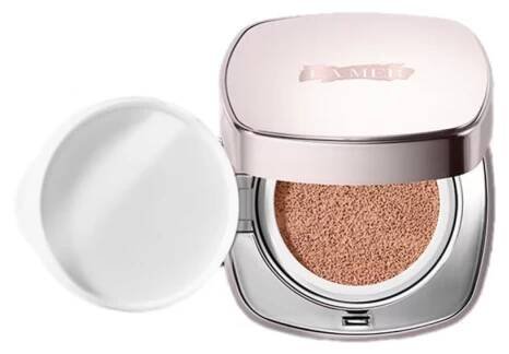 La Mer Lehký kompaktní make-up (The Luminous Lifting Cushion Foundation) 24 g Warm Vanilla