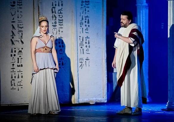 Muzikálová zpěvačka se po šestinedělí vrhla do práce: Zpívá i s dvouměsíční dcerkou, tou se nyní pochlubila