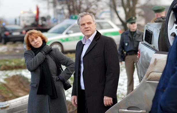 V podezření - Tausend Augen - Z filmu - Senta Berger, Bernhard Schütz