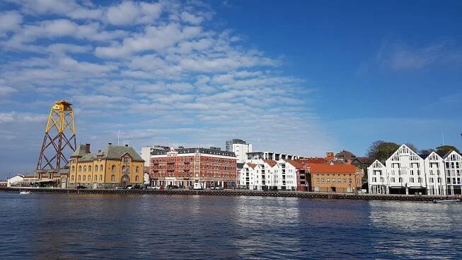 Prístav s hotelom v pozadí, Stavanger