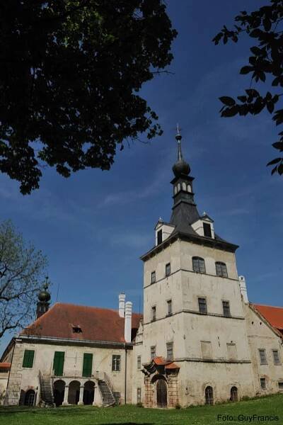 Uherčice (okres Znojmo) – Wikipedie