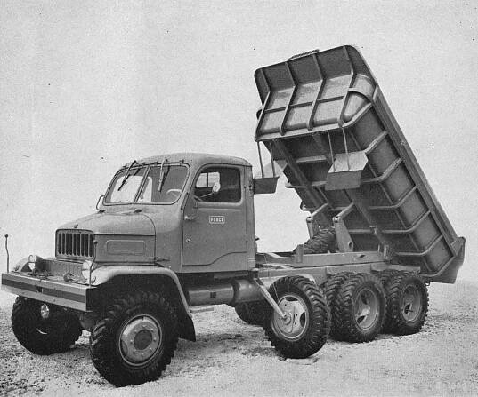 Vozila raketomety na přehlídkách, ale taky fekálie, když plnila funkci „hovnocucu“. Víte, že legendární „Vejtřaska“ je autem, které se v české historii vyrábělo vůbec nejdéle?
