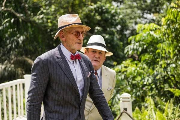 Sevření Singapuru - Singapore for Beginners - Z filmu - Charles Dance, Colm Meaney
