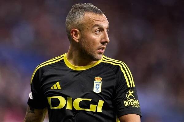 Cazorla bude ve 41 letech hrát LaLigu, veterán prodloužil smlouvu s Realem Oviedo