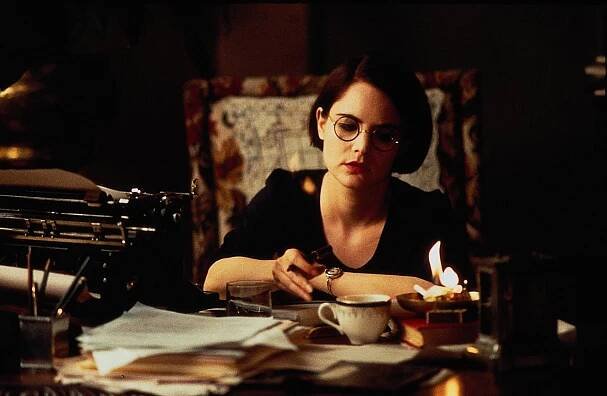 Mrs. Parker a začarovaný kruh - Z filmu - Jennifer Jason Leigh