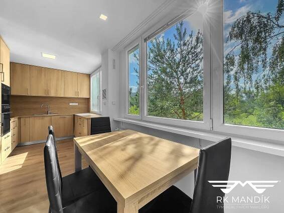 Jídelní kout - Pronájem bytu 3+kk 60 m², Jablonecká, Praha - Prosek