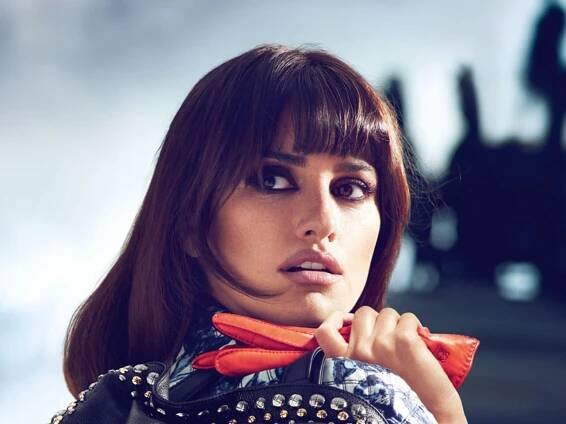 Penelope Cruz For Loewe - Designs Handbag With Monica Cruz