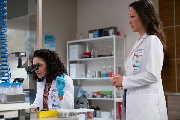 Dobrý doktor - Zhroucení - Z filmu - Jasika Nicole, Christina Chang