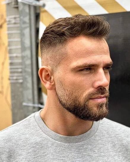 Josef Mádle on Instagram: "N E W  H A I R C U T 💪🙏 Zase za člověka! Díky Underground Barbershop a @nemecek.kuba za X let fajnovýho servisu.🙏🤩 A pozor! Barbe… | Short hair with beard, Men haircut styles, Mens facial hair styles
