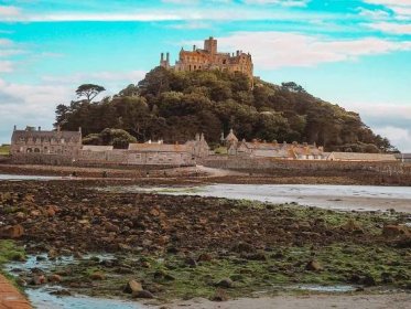 St Michaels Mount Causeway & Tide Times: 14 Important Tips for Crossing in Cornwall! 2