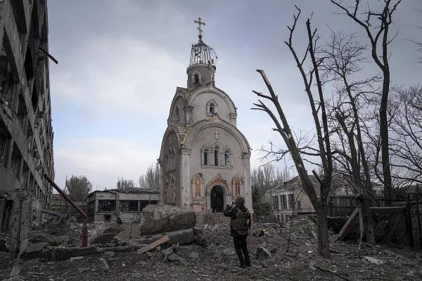 Mariupol krvácí. Záběry z města, z něhož se stalo bojiště