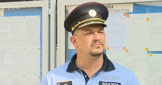 Mluvit o motivech je ještě brzy. Zbraň měl zadržený u sebe nelegálně, říká šéf pražské policie Lerch