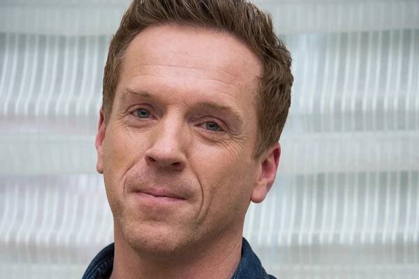 Damian Lewis Is Dating Alison Mosshart and Her Mom Can't Wait to Meet Him