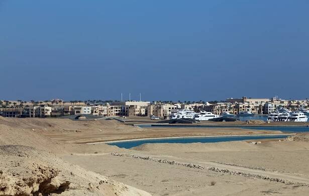 Soubor:Port Ghalib R01.jpg – Wikipedie