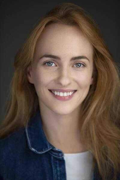 Elizaveta Maximová - Headshot 04.jpg