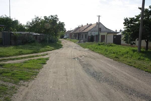 Soubor:Opatovice (okres Brno-venkov) - ulice Na Hlinkách (2013) obr02.jpg