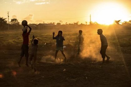 Children playing in a Tirecatinga village. Photo credit: Thiago Foresti/OPAN.