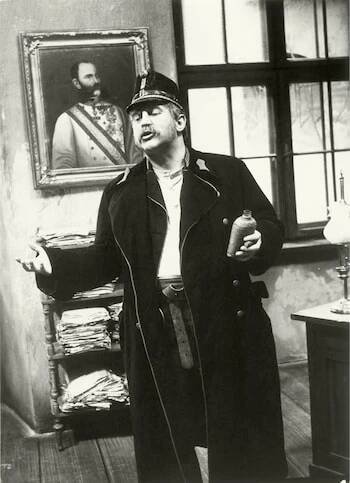 His regular cameo as the drunken guard in Die Fledermaus
