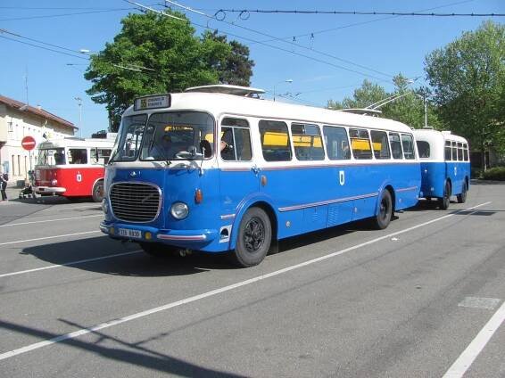V neděli na trasu Otrokovice-Zlín-Vizovice vyjedou historické vlaky i autobus