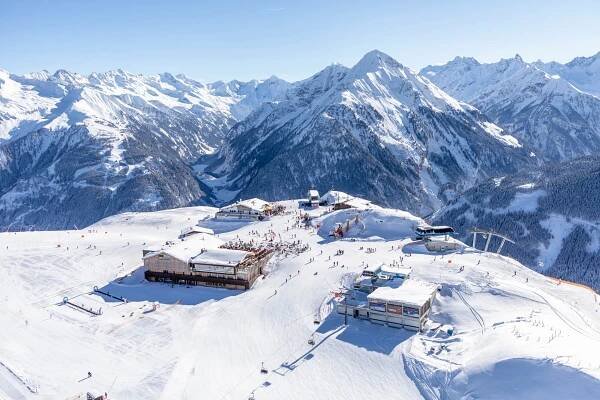 Zillertal s ledovcem Hintertux – tradiční rakouský prominent alpského lyžování | Autoindex