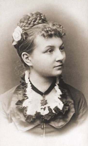 Zdenka Janáčková, rozená Schulzová (1865–1938), v roce 1880 © Moravské zemské muzeum