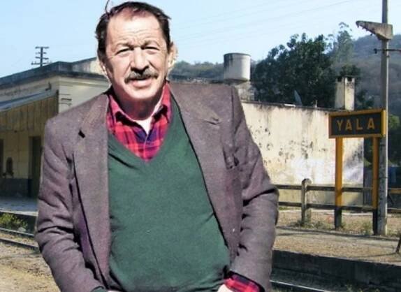 Sbírka povídek U kolejí (překlad Jan Machej) je prvotinou argentinského spisovatele Héctor Tizóna (1929 - 2012), napsanou v letech 1958 a 1959 v Mexiku. Silou výpovědi je přirovnatelná např.k  Lanu v plamenech od Juana Rulfa napsanou v podobné době a za podobných okolností.