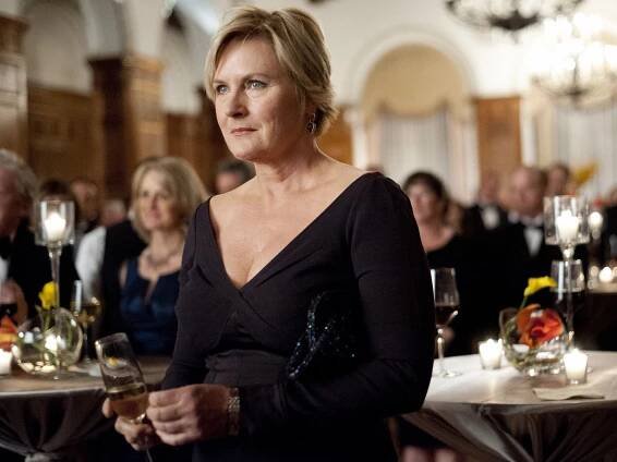 Ray Donovan - Zatřes zadkem - Z filmu - Denise Crosby