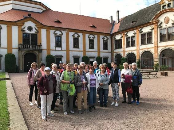 Výlet na zámek Choltice a do Národního hřebčína Kladruby nad Labem dne 23.05.2024 – Klub důchodců Kutná Hora