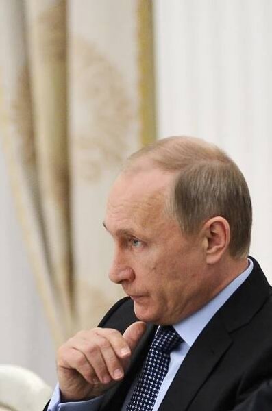 Prezident Ruskej federácie Vladimir Putin poèas spoloèného rokovania s predsedom vlády SR v rámci pracovnej návtevy predsedu vlády SR v Ruskej federácii. Moskva, Rusko, 2. jún 2015. Foto: SITA/Jozef Jaroík